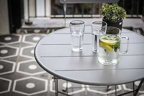 Stylish 2BR Apt with Balcony and View