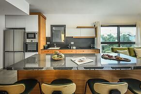 Stylish 2BR Apt with Balcony and View