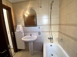 Impeccable Apt Sleeps 5 in Heraklion