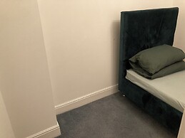 Lovely 2 Bed House Apartment in Boston Towncentre