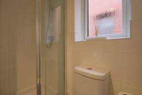 Beautiful 4-bed House 15 Mins to Cardiff & Newport