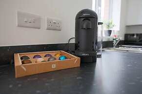 Beautiful 4-bed House 15 Mins to Cardiff & Newport