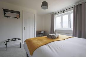 Beautiful 4-bed House 15 Mins to Cardiff & Newport