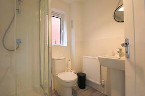 Beautiful 4-bed House 15 Mins to Cardiff & Newport