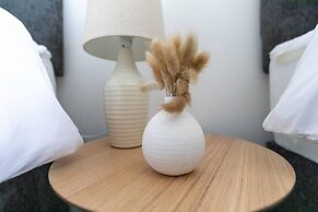 Beautiful 4-bed House 15 Mins to Cardiff & Newport