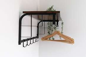 Beautiful 4-bed House 15 Mins to Cardiff & Newport