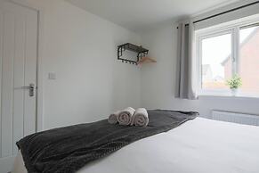 Beautiful 4-bed House 15 Mins to Cardiff & Newport