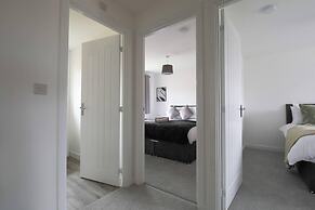 Beautiful 4-bed House 15 Mins to Cardiff & Newport