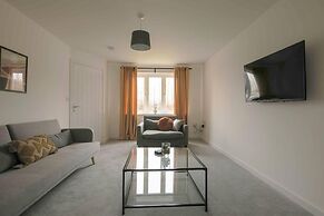 Beautiful 4-bed House 15 Mins to Cardiff & Newport