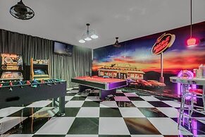 Gorgeous 6bd Spa Gm Hm Watersong-174ys 6 Bedroom Home by RedAwning