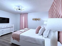 Beautifuly 5bd Pool Gm Hm, Legacy Park-409cr 5 Bedroom Home by RedAwni