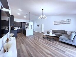 Beautifuly 5bd Pool Gm Hm, Legacy Park-409cr 5 Bedroom Home by RedAwni