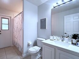 Beautifuly 5bd Pool Gm Hm, Legacy Park-409cr 5 Bedroom Home by RedAwni