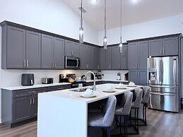 Beautifuly 5bd Pool Gm Hm, Legacy Park-409cr 5 Bedroom Home by RedAwni