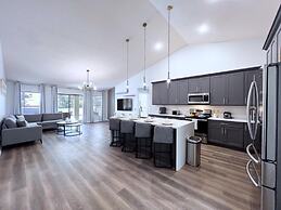 Beautifuly 5bd Pool Gm Hm, Legacy Park-409cr 5 Bedroom Home by RedAwni