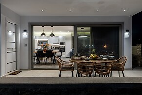 Villa Karydia with private pool