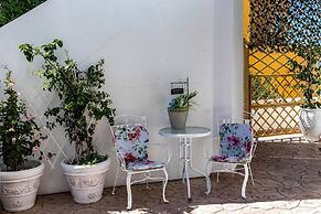 Evi's Afandou Suite - Vintage & Modern