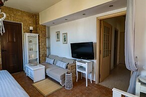 Evi's Afandou Suite - Vintage & Modern