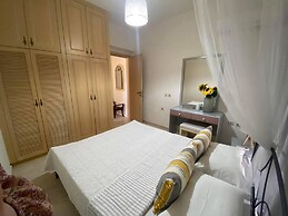 Evi's Afandou Suite - Vintage & Modern