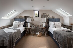 Lower Mill - 3 Bedroom Luxury Home