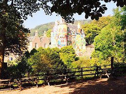 Charming Yurt in Kelburn Estate Near Largs