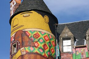 Charming Yurt in Kelburn Estate Near Largs