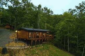 Meraki Escape -  Log Cabins w/Hot Tubs + Pet Friendly