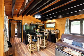 Meraki Escape -  Log Cabins w/Hot Tubs + Pet Friendly