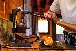 Meraki Escape -  Log Cabins w/Hot Tubs + Pet Friendly