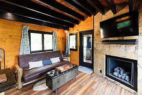 Meraki Escape -  Log Cabins w/Hot Tubs + Pet Friendly