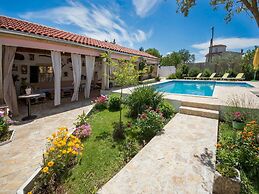 Holiday Home Velini Dvori