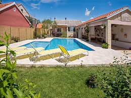 Holiday Home Velini Dvori