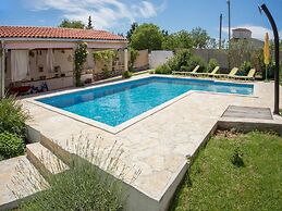 Holiday Home Velini Dvori