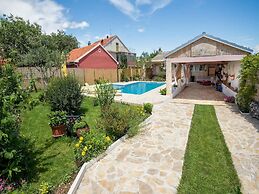 Holiday Home Velini Dvori