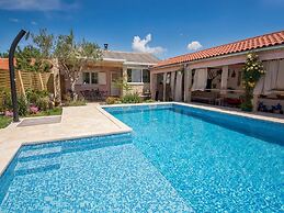 Holiday Home Velini Dvori