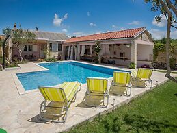 Holiday Home Velini Dvori