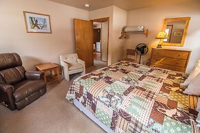 Castle Mountain Lodge