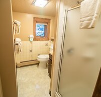 Castle Mountain Lodge