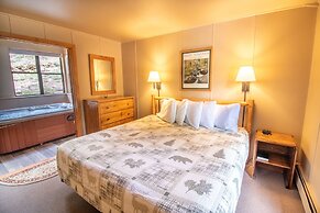 Castle Mountain Lodge