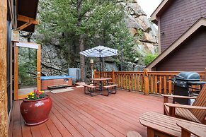 Castle Mountain Lodge