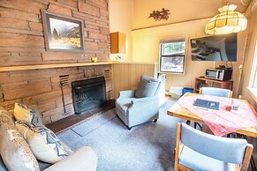 Castle Mountain Lodge