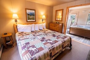 Castle Mountain Lodge