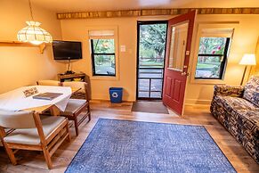 Castle Mountain Lodge