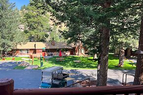 Castle Mountain Lodge