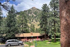 Castle Mountain Lodge