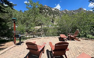 Castle Mountain Lodge