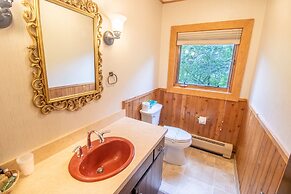 Castle Mountain Lodge