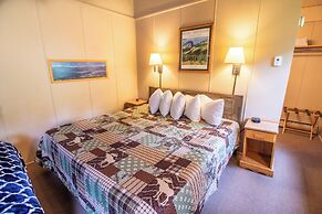 Castle Mountain Lodge