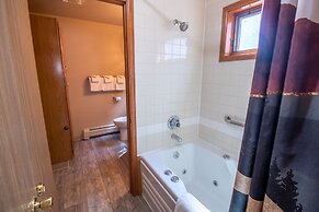 Castle Mountain Lodge
