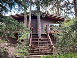 Castle Mountain Lodge